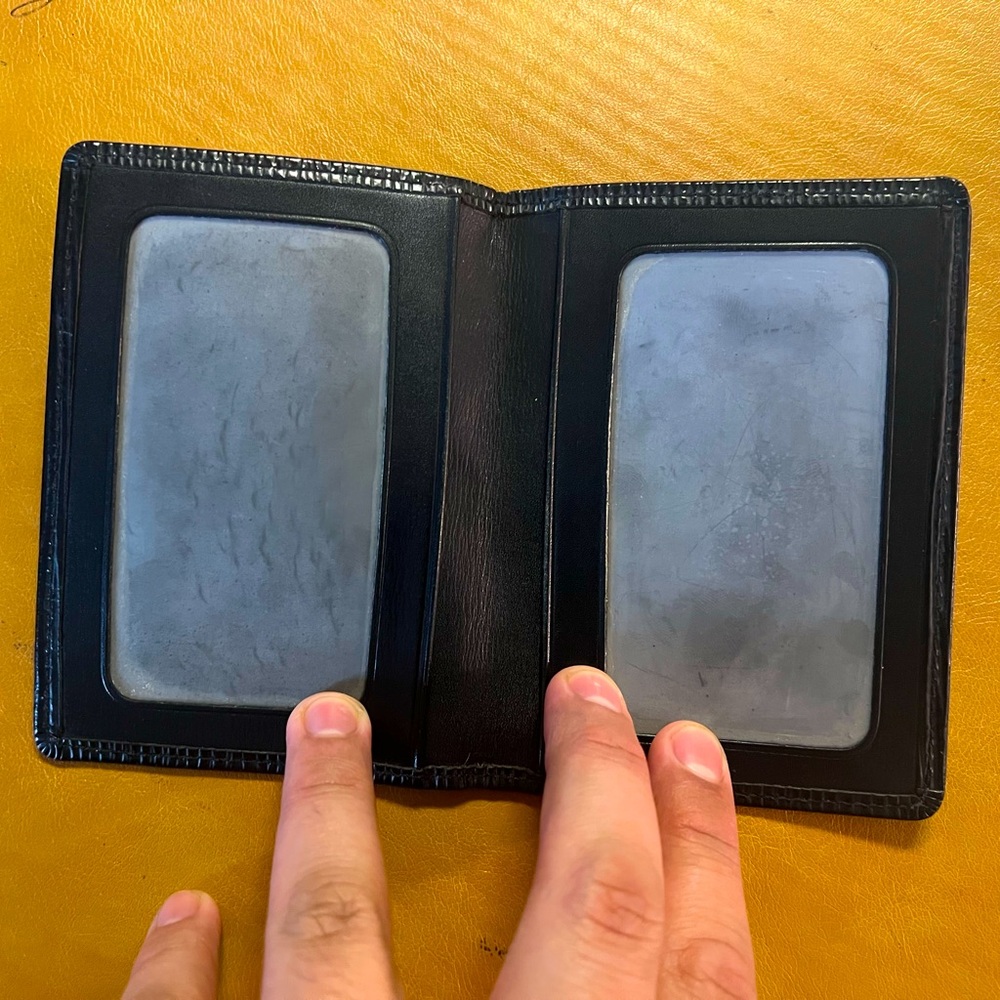 Authentic Louis Vuitton Epi Cardholder - Picture 6 of 9